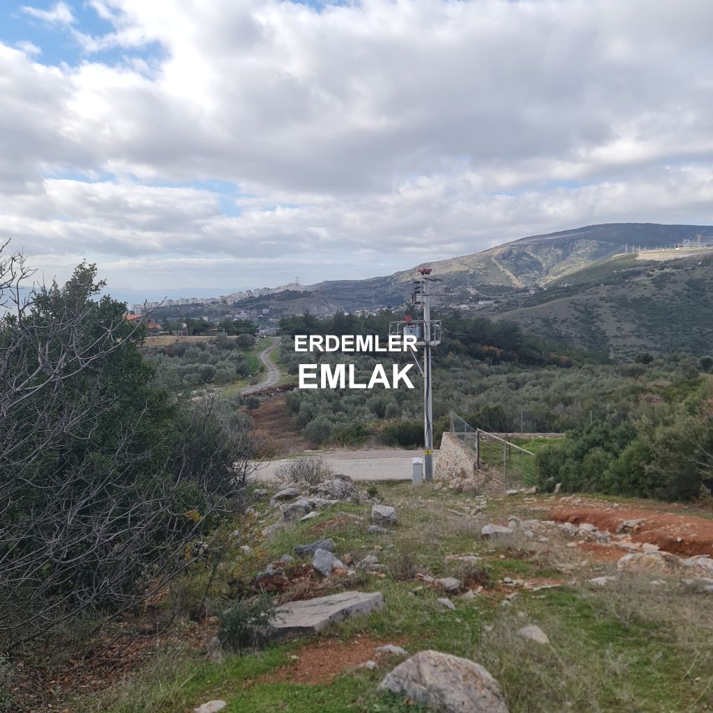 ERDEMLERDEN BORNOVA KAYADİBİNDE KÖŞE PARSEL KUPON TARLA