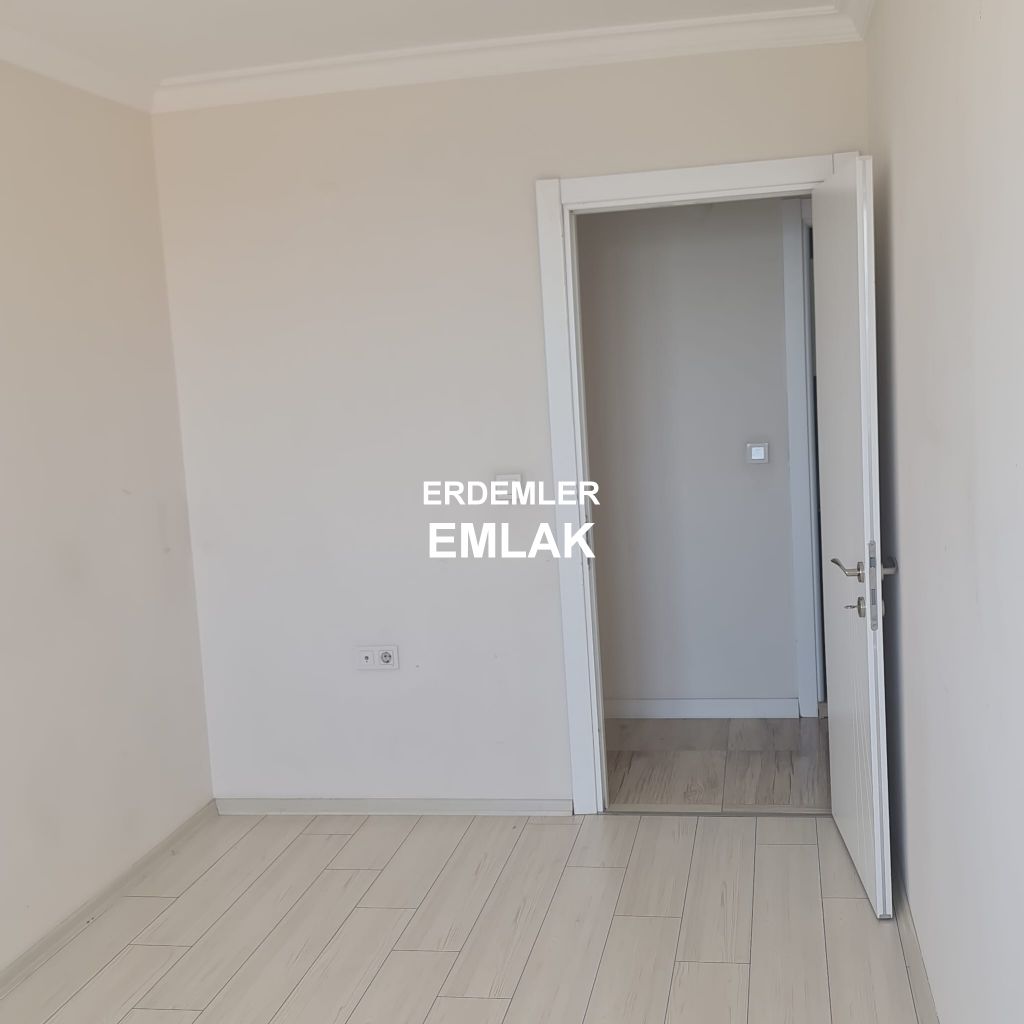 ERDEMLERDEN BAYRAKLI GÜMÜŞPALADA DENİZ MANZARLI ASNSÖRLÜ 2+1