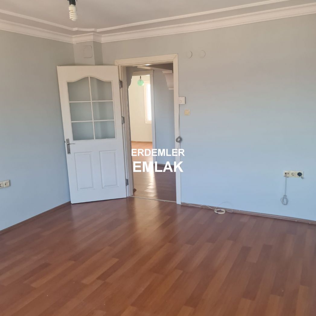 ERDEMLERDEN EVKA 3 DE SATILIK DAİRE MANZARALI BAKIMLI