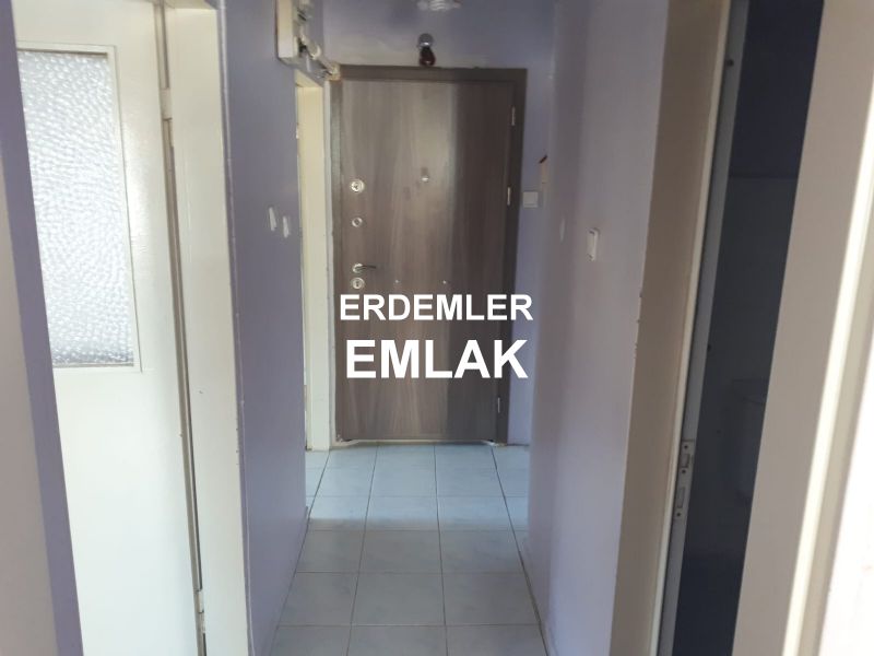 ERDEMLERDEN EVKS MERKEZİNDE ARA KAT BAKIMLI DOGALGAZLI MANZARALI 1+1