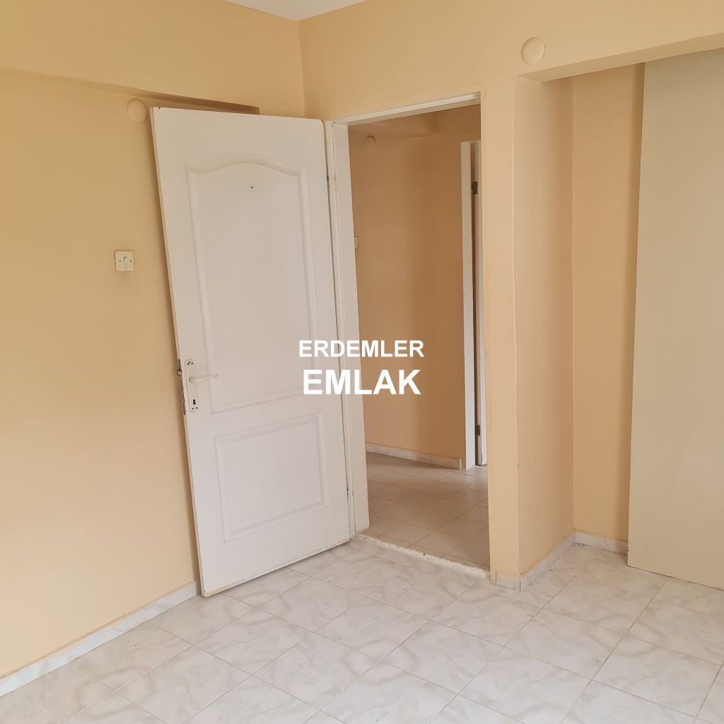 ERDEMLERDEN İZYUVADA 3+1 MAKRO SENTİRE YAKIN NECMİYE BİLGİN İLKÖGRETİM OKULUNUN ALTINDA