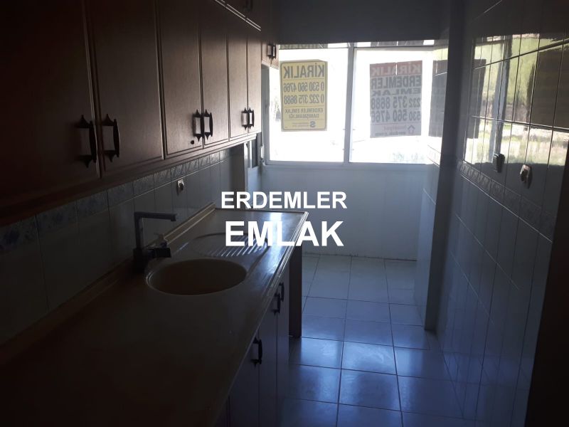 ERDEMLERDEN EVKS MERKEZİNDE ARA KAT BAKIMLI DOGALGAZLI MANZARALI 1+1