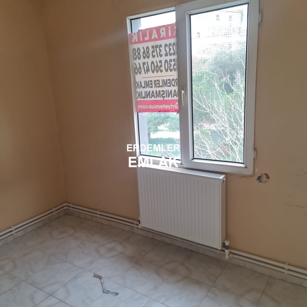 ERDEMLERDEN İZYUVADA 3+1 MAKRO SENTİRE YAKIN NECMİYE BİLGİN İLKÖGRETİM OKULUNUN ALTINDA