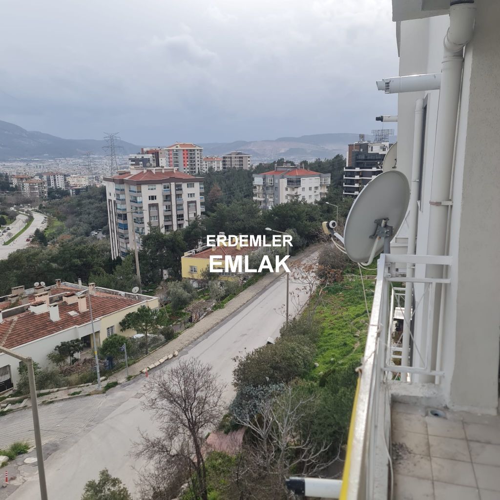 ERDEMLERDEN İZYUVADA 3+1 MAKRO SENTİRE YAKIN NECMİYE BİLGİN İLKÖGRETİM OKULUNUN ALTINDA