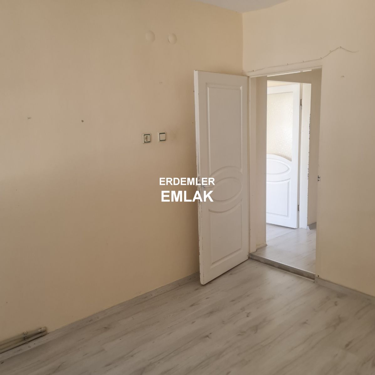 ERDEMLERDEN EVKA 3 DE GİRİŞ KAT 1 ODA 1 SALON ERDEMLERDEN EVKA 3 DE GİRİŞ KAT 1 ODA 1 SALON
