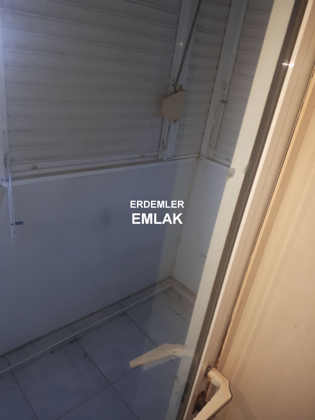 ERDEMLERDEN EVKA 3 MERKEZİNDE MANZARALI BAKIMLI PANJURLU DAİRE
