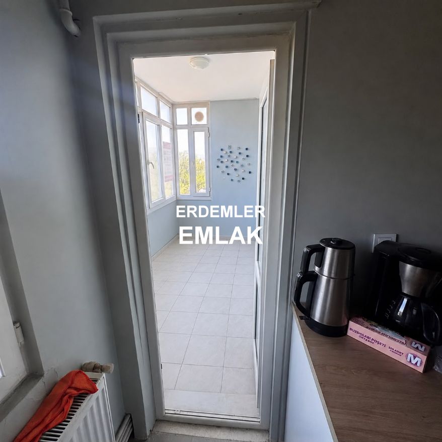 ERDEMLERDEN EVKA 3 ÜN MERKEZİNDE ARA KAT BAKIMLI MANZARALI