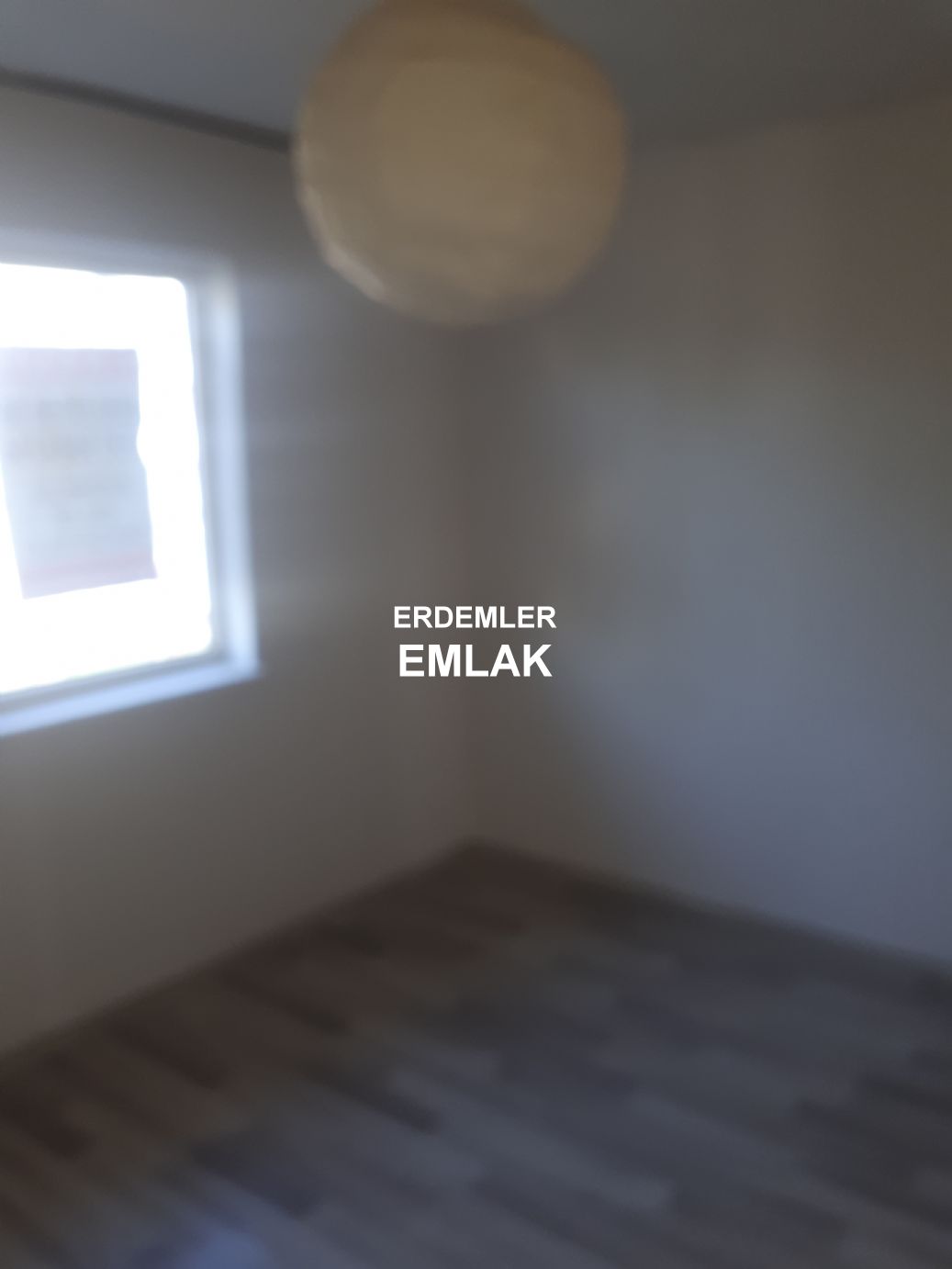 ERDEMLERDEN EVKA 3 MERKEZİNDE MANZARALI BAKIMLI PANJURLU DAİRE