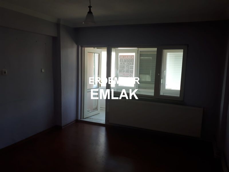 ERDEMLERDEN EVKS MERKEZİNDE ARA KAT BAKIMLI DOGALGAZLI MANZARALI 1+1