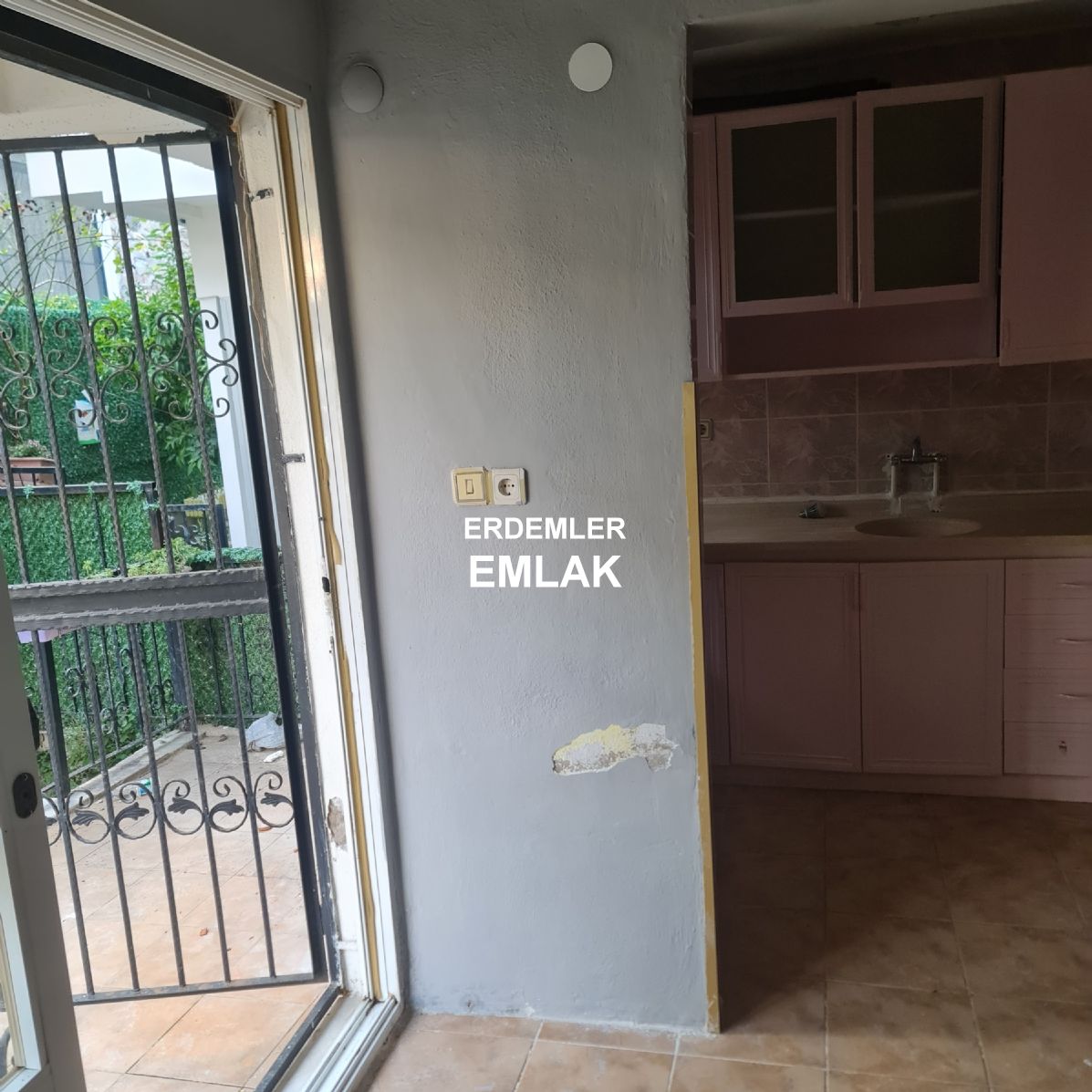 ERDEMLERDEN SARAYKENT 6 DA MUSTAKİL BAHÇELI 4 ODA 1 SALON DAİRE