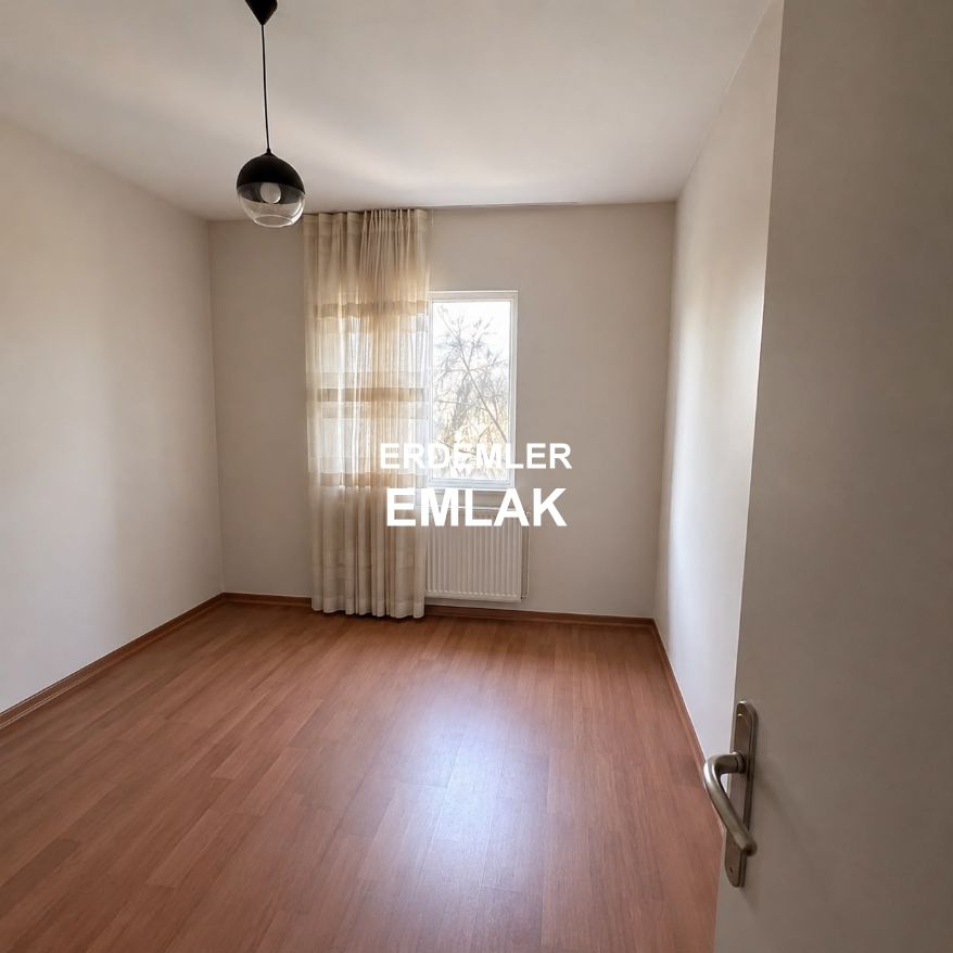 ERDEMLERDEN EVKA 3 ÜN MERKEZİNDE ARA KAT BAKIMLI MANZARALI