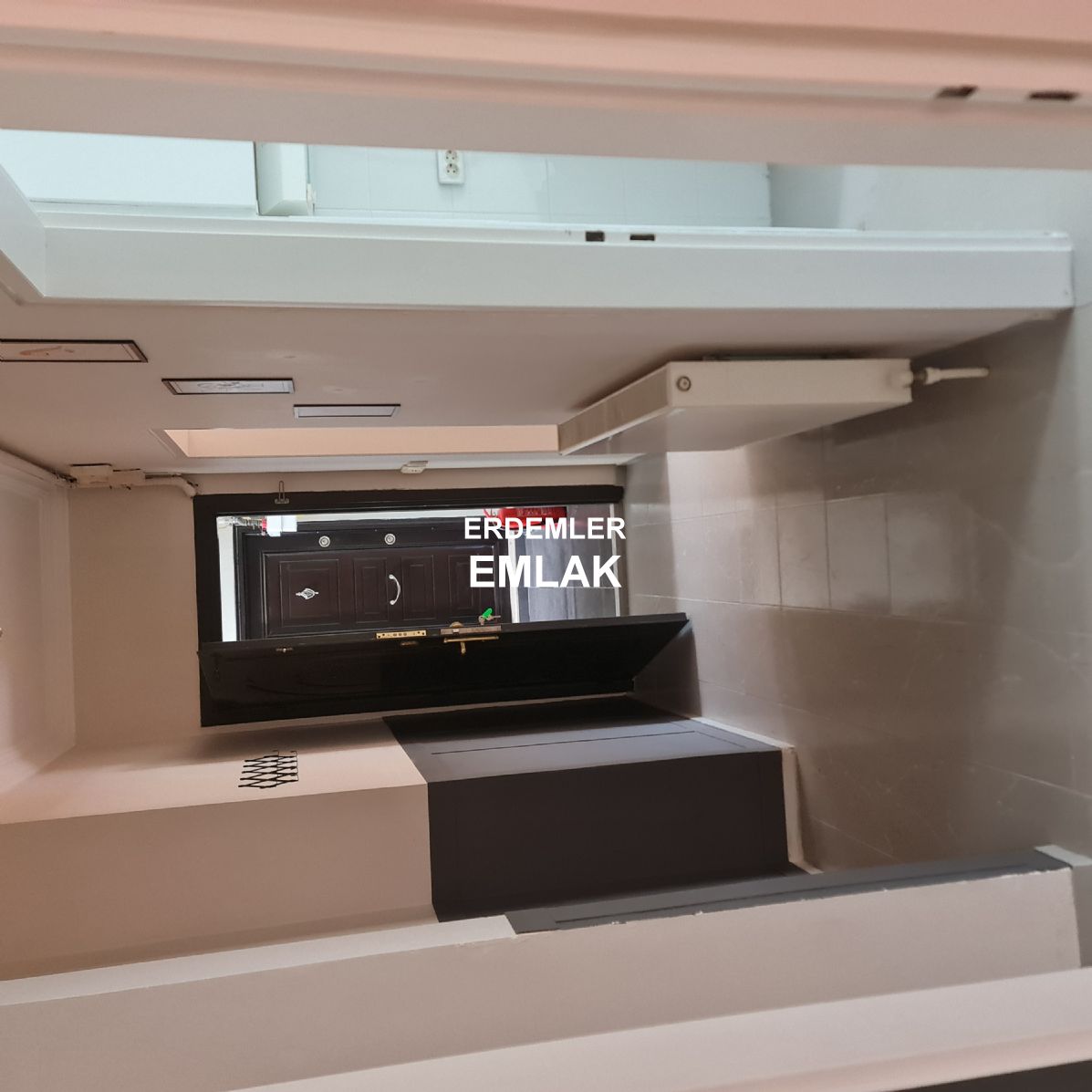 ERDEMLERDEN EVKA 3 MERKEZİNDE MANZARALI BAKIMLI ARA KAT DAİRE