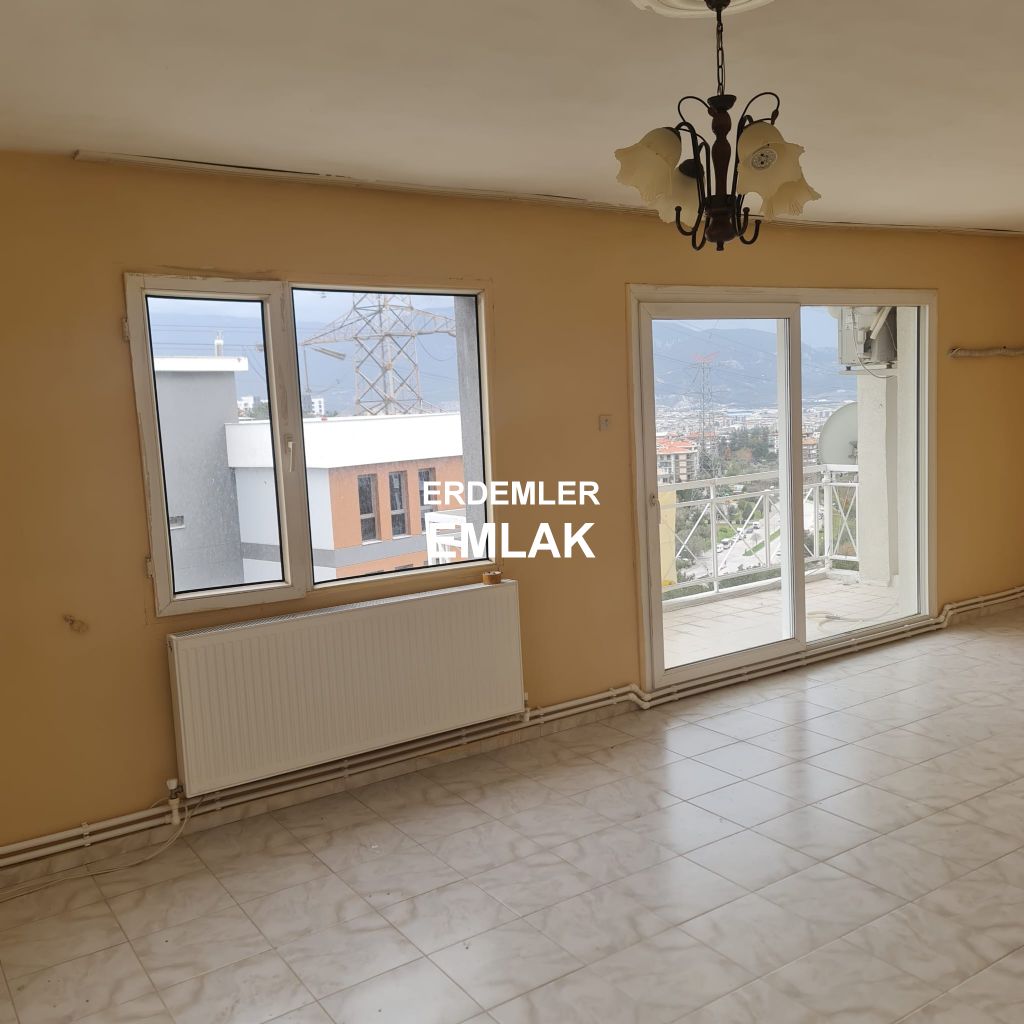 ERDEMLERDEN İZYUVADA 3+1 MAKRO SENTİRE YAKIN NECMİYE BİLGİN İLKÖGRETİM OKULUNUN ALTINDA