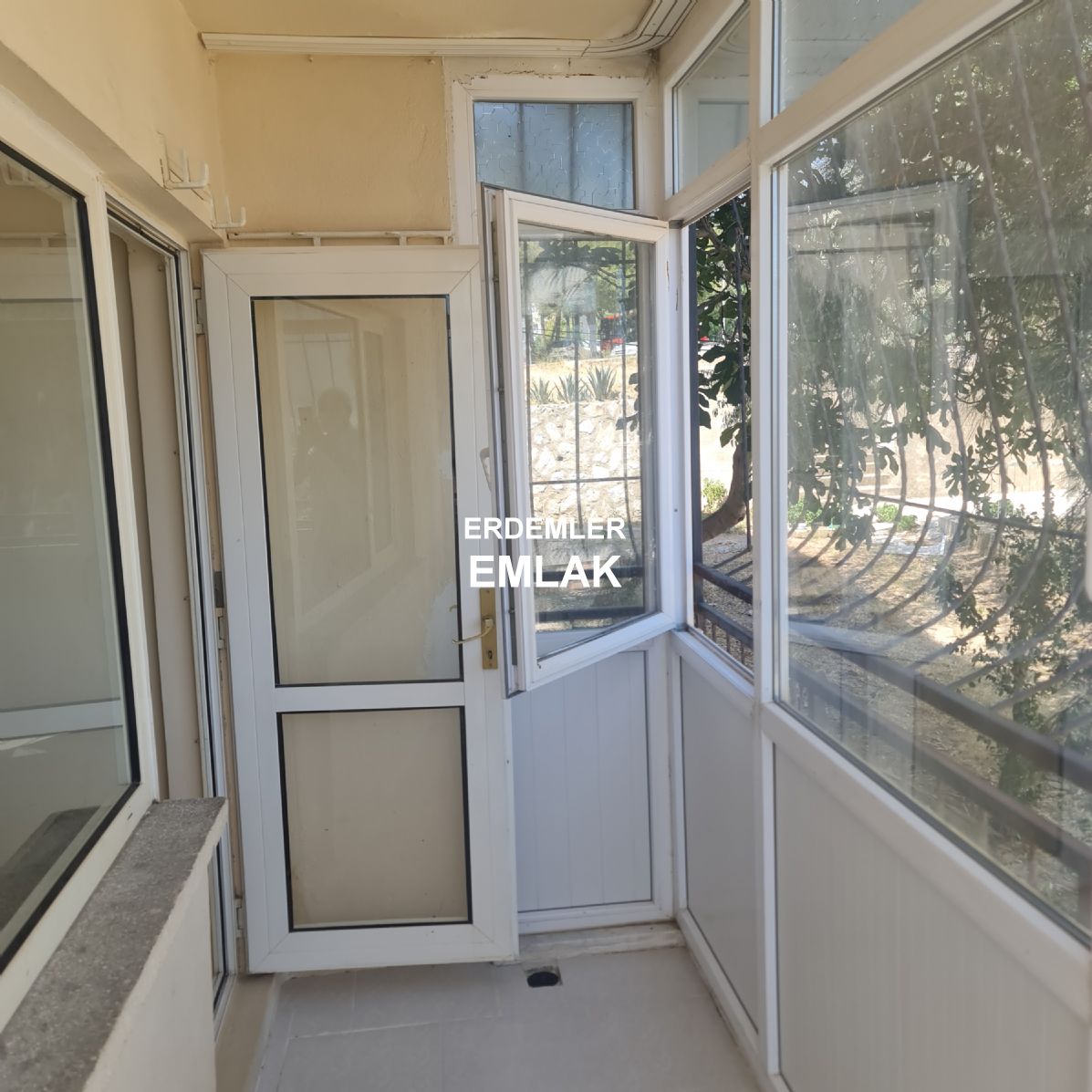 ERDEMLERDEN EVKA 3 DE GİRİŞ KAT 1 ODA 1 SALON ERDEMLERDEN EVKA 3 DE GİRİŞ KAT 1 ODA 1 SALON