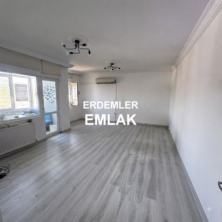 ERDEMLERDEN EVKA 3 ÜN MERKEZİNDE ARA KAT BAKIMLI MANZARALI