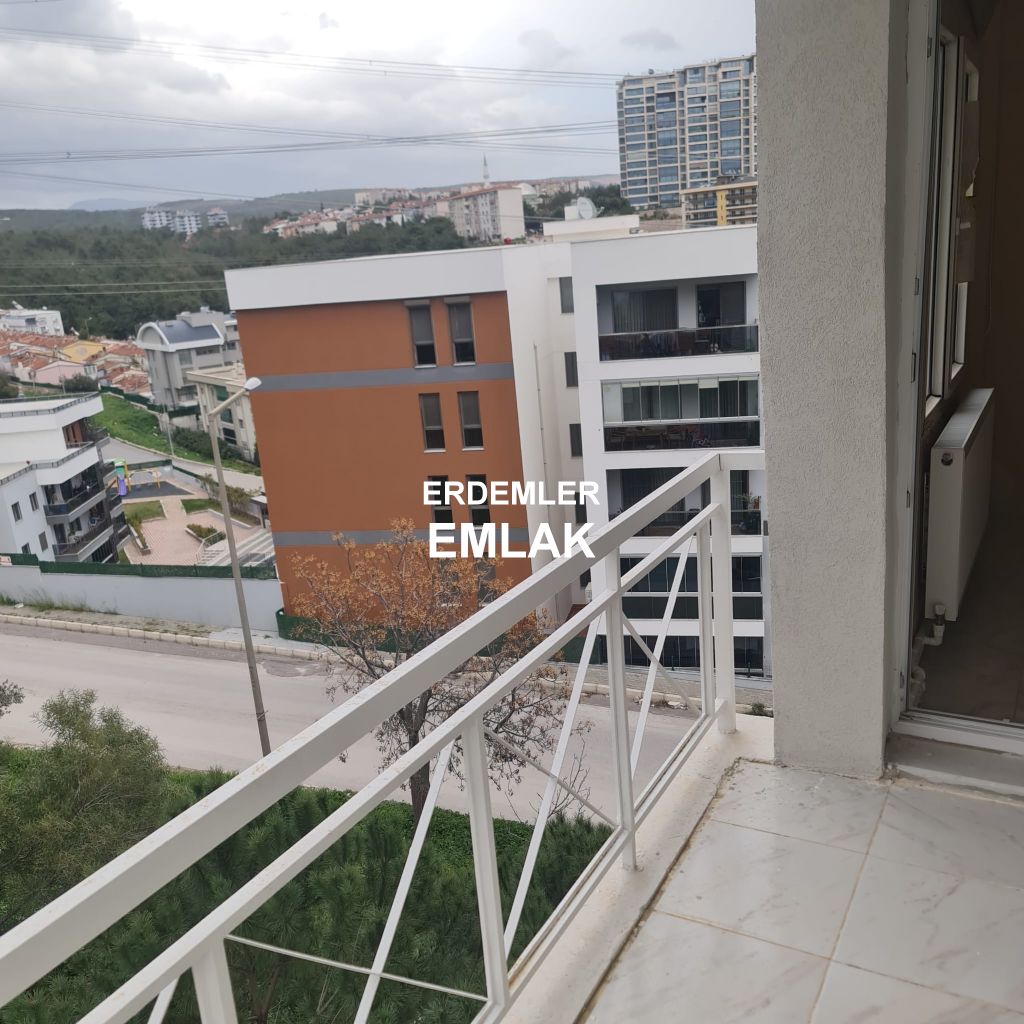 ERDEMLERDEN İZYUVADA 3+1 MAKRO SENTİRE YAKIN NECMİYE BİLGİN İLKÖGRETİM OKULUNUN ALTINDA