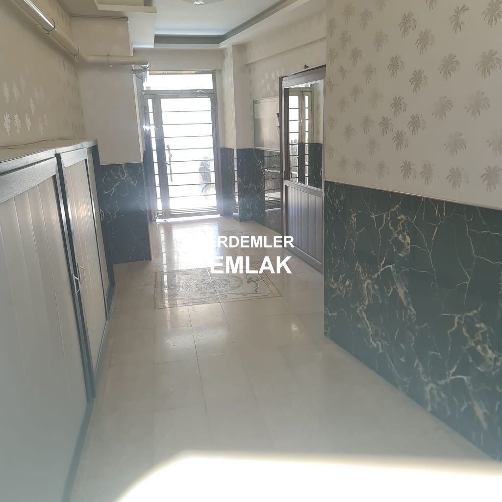 ERDEMLERDEN BAYRAKLI GÜMÜŞPALADA DENİZ MANZARLI ASNSÖRLÜ 2+1