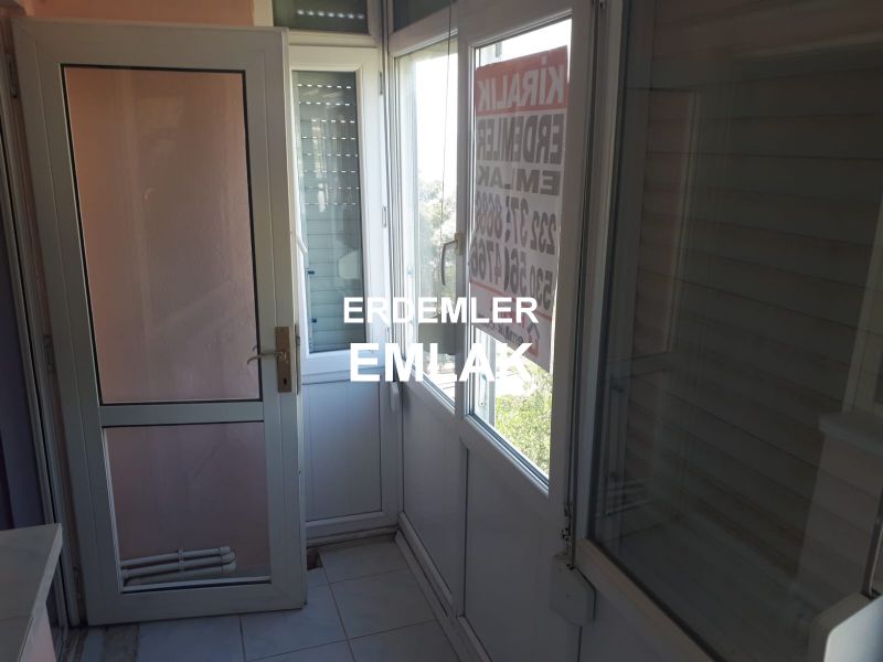 ERDEMLERDEN EVKS MERKEZİNDE ARA KAT BAKIMLI DOGALGAZLI MANZARALI 1+1