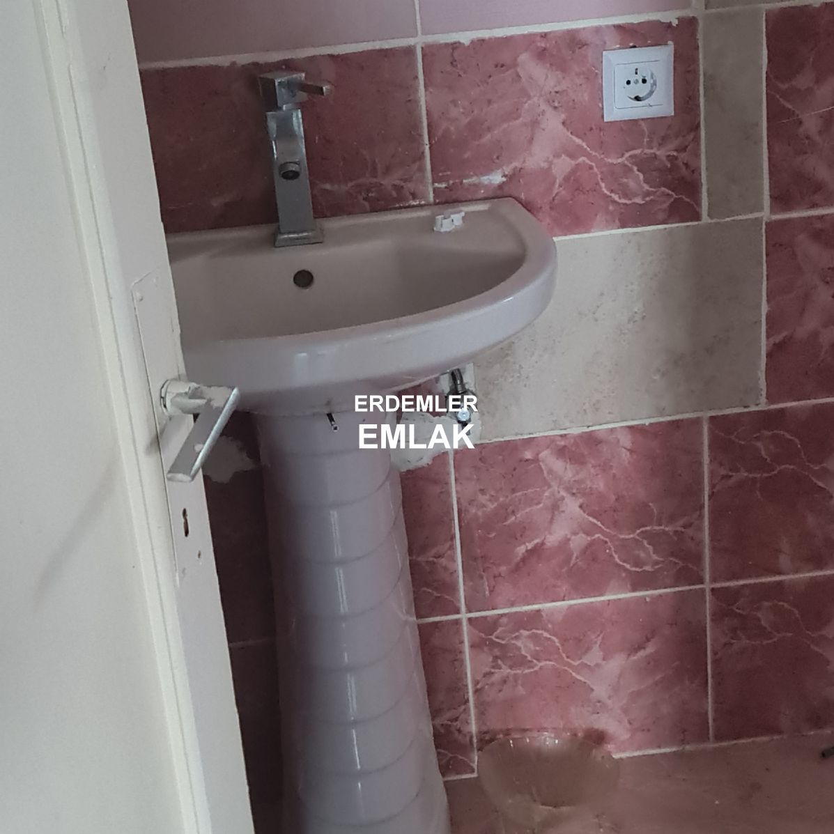 ERDEMLERDEN SARAYKENT 6 DA MUSTAKİL BAHÇELI 4 ODA 1 SALON DAİRE