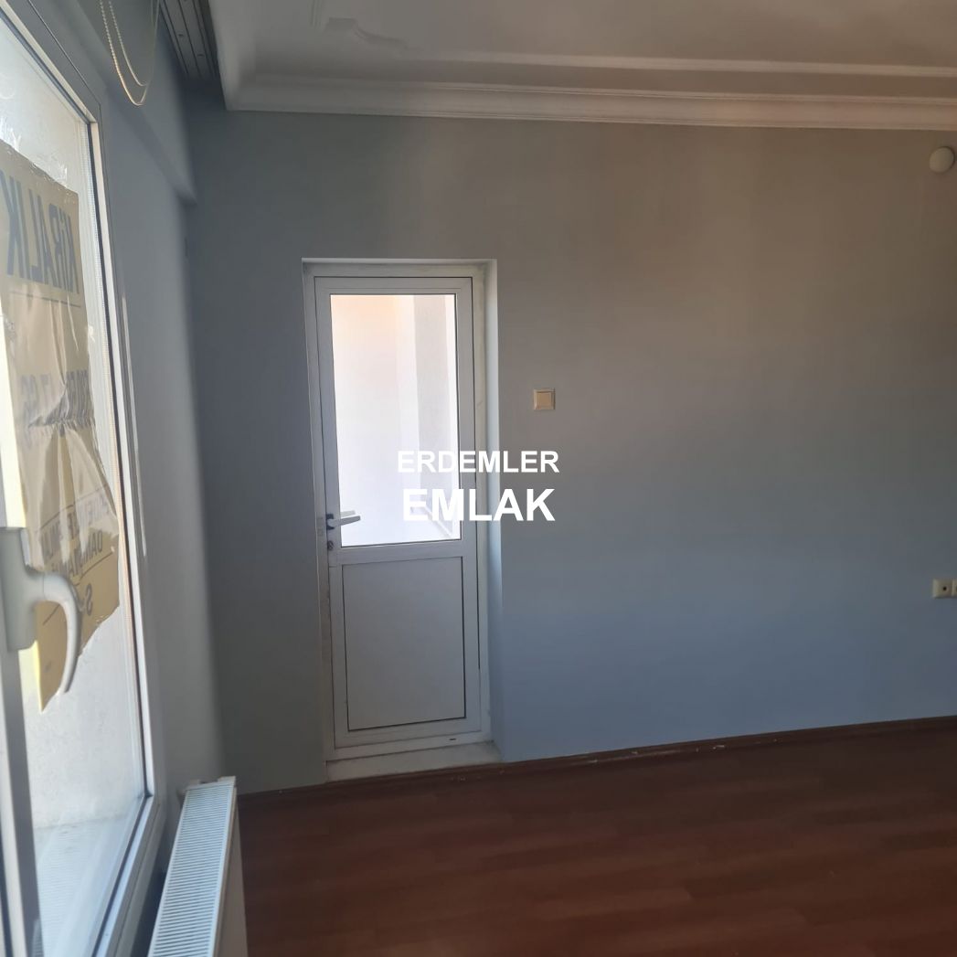 ERDEMLERDEN EVKA 3 DE SATILIK DAİRE MANZARALI BAKIMLI