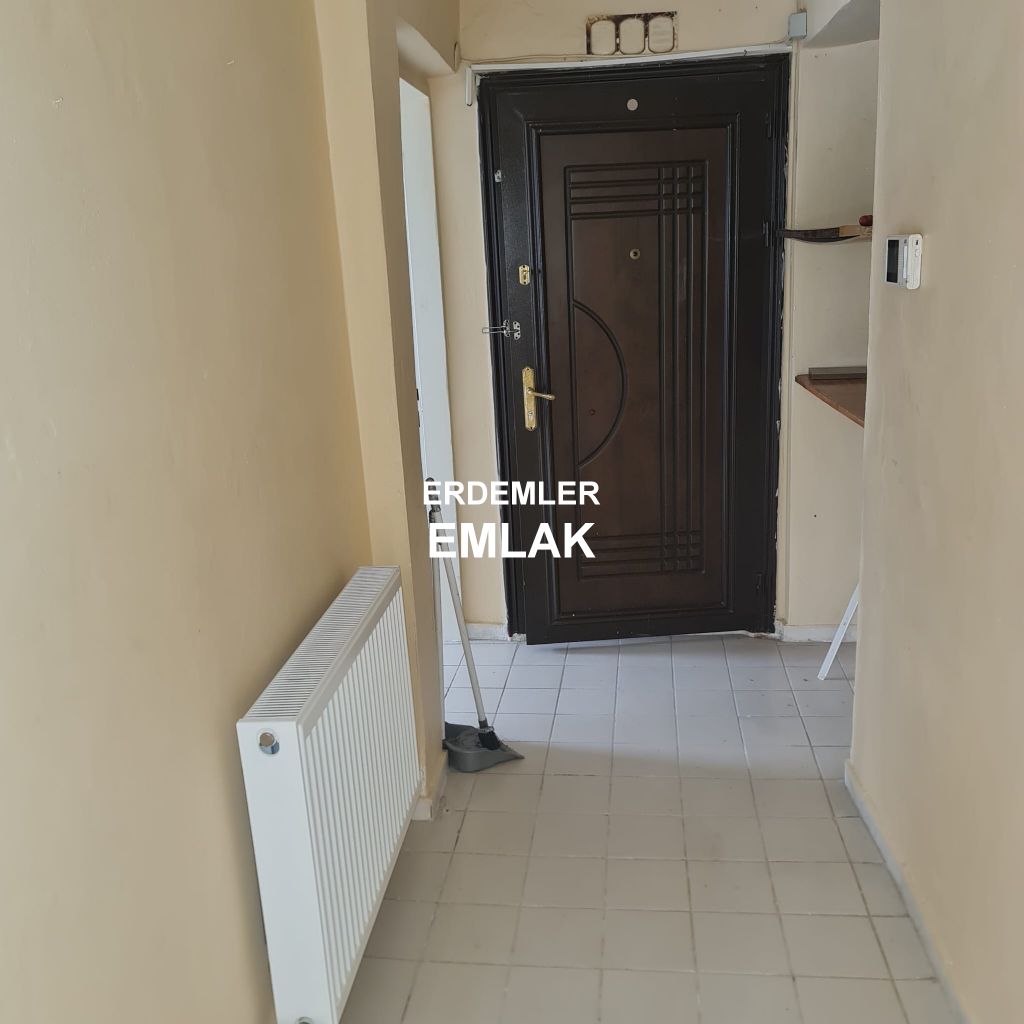 ERDEMLERDEN İZYUVADA 3+1 MAKRO SENTİRE YAKIN NECMİYE BİLGİN İLKÖGRETİM OKULUNUN ALTINDA