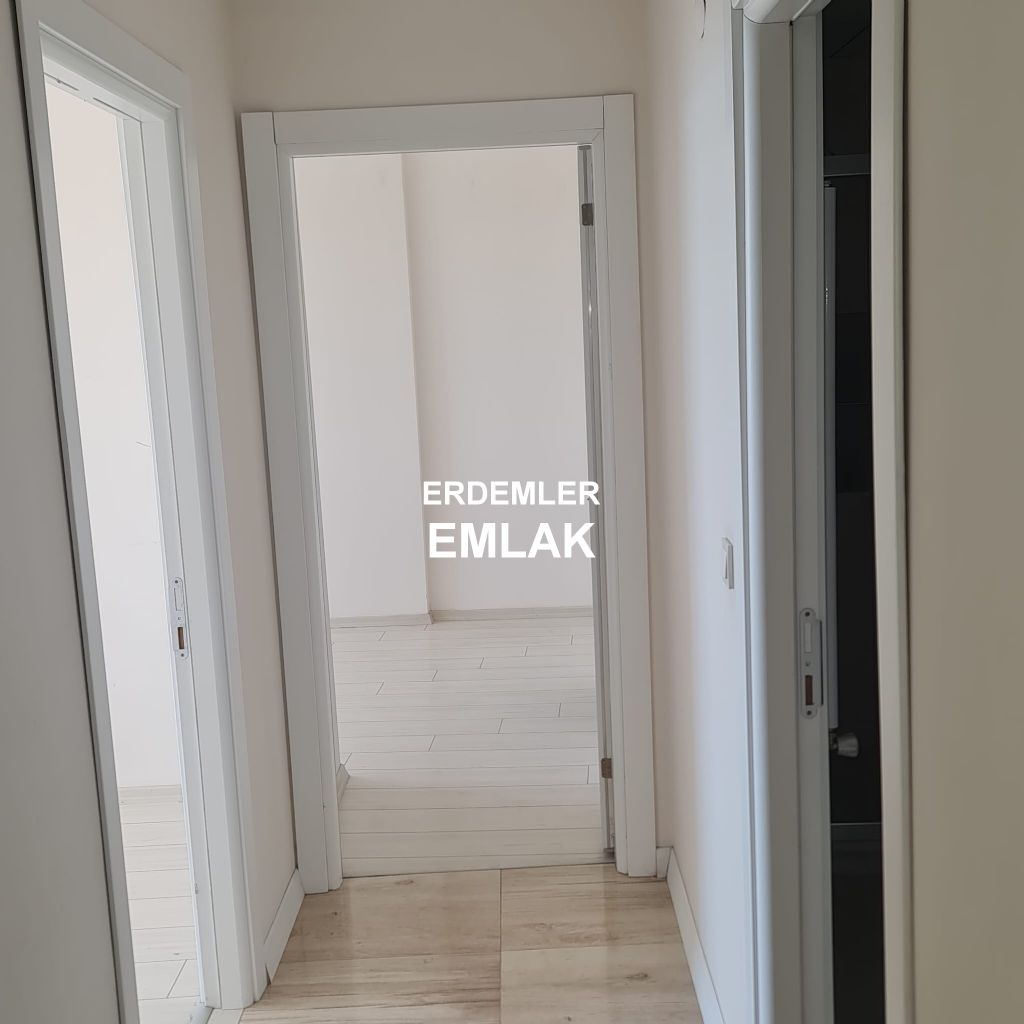 ERDEMLERDEN BAYRAKLI GÜMÜŞPALADA DENİZ MANZARLI ASNSÖRLÜ 2+1