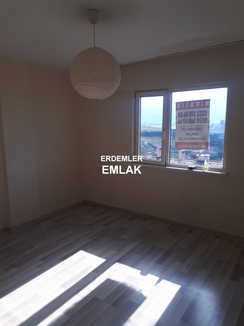 ERDEMLERDEN EVKA 3 MERKEZİNDE MANZARALI BAKIMLI PANJURLU DAİRE