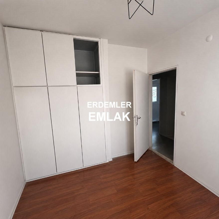 ERDEMLERDEN EVKA 3 ÜN MERKEZİNDE ARA KAT BAKIMLI MANZARALI