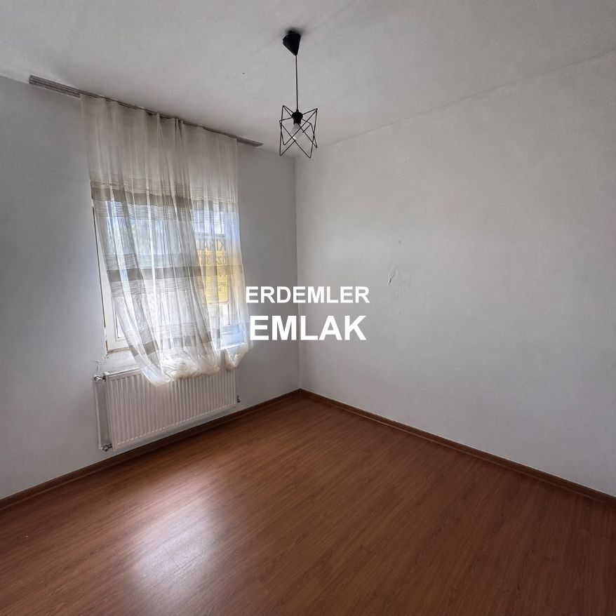 ERDEMLERDEN EVKA 3 ÜN MERKEZİNDE ARA KAT BAKIMLI MANZARALI