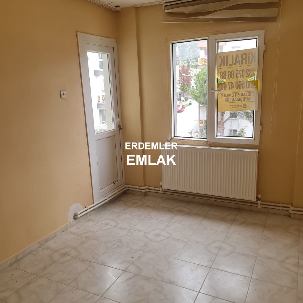 ERDEMLERDEN İZYUVADA 3+1 MAKRO SENTİRE YAKIN NECMİYE BİLGİN İLKÖGRETİM OKULUNUN ALTINDA