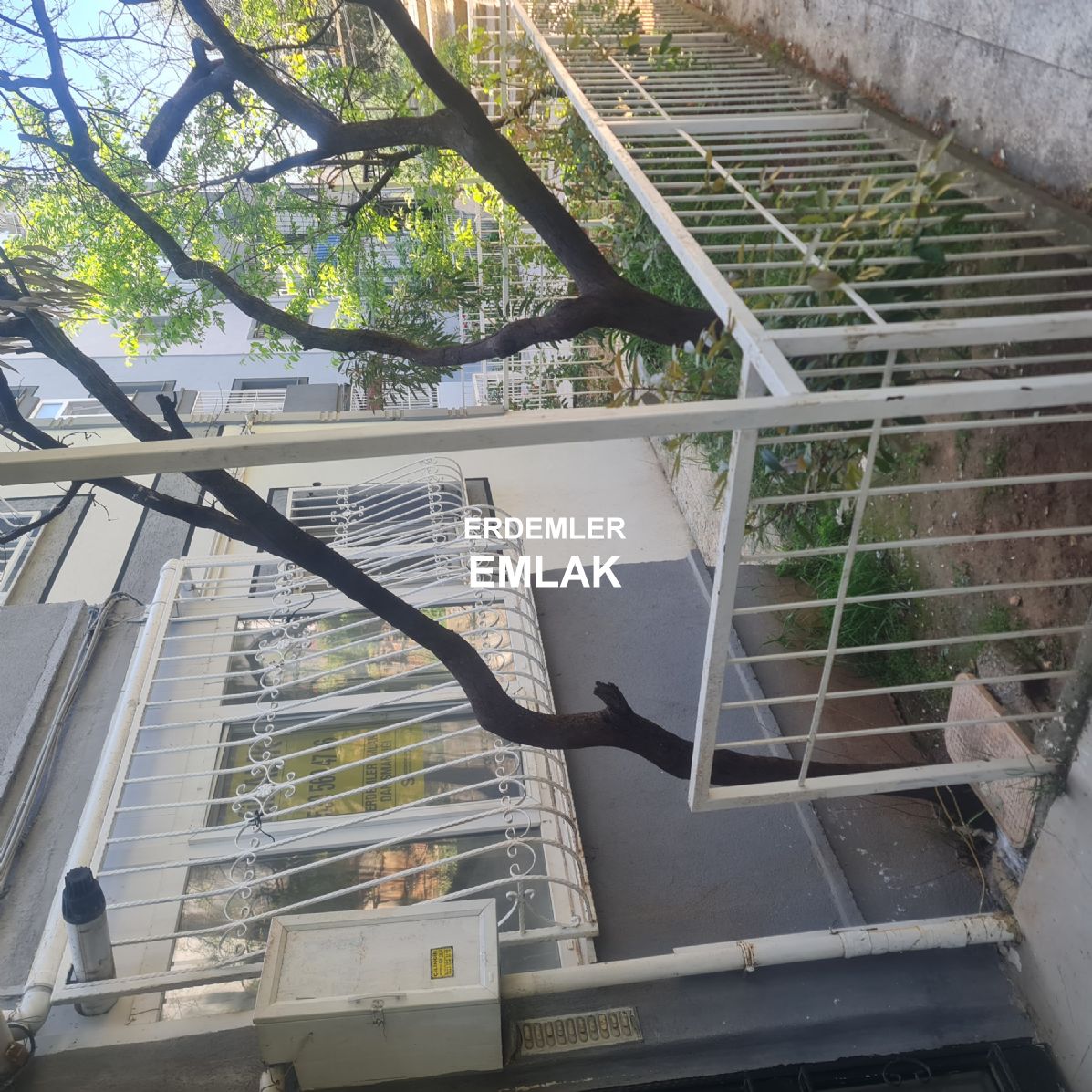 ERDEMLERDEN EVKA 3 DE GİRİŞ KAT 2 ODA 1 SALON