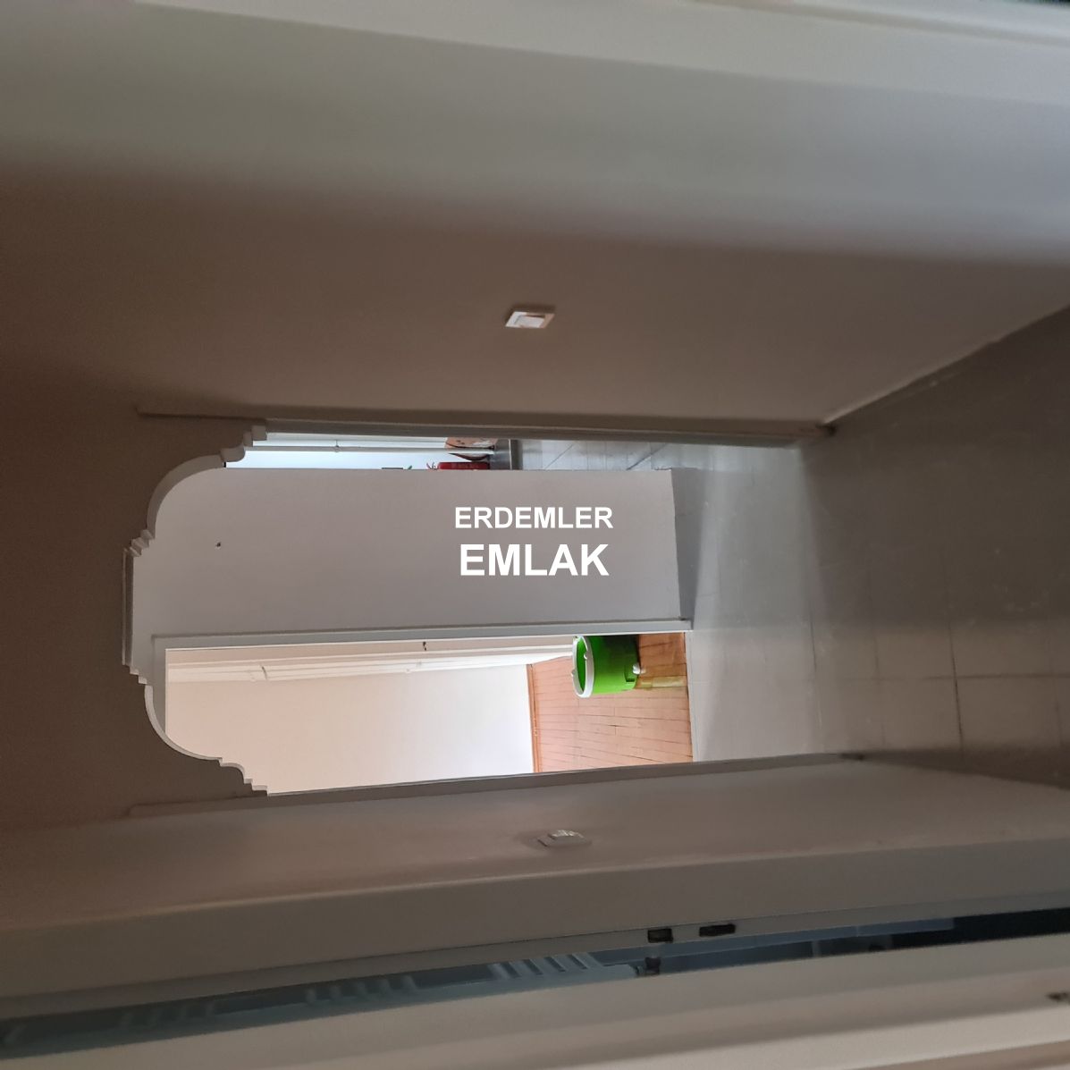 ERDEMLERDEN EVKA 3 MERKEZİNDE MANZARALI BAKIMLI ARA KAT DAİRE