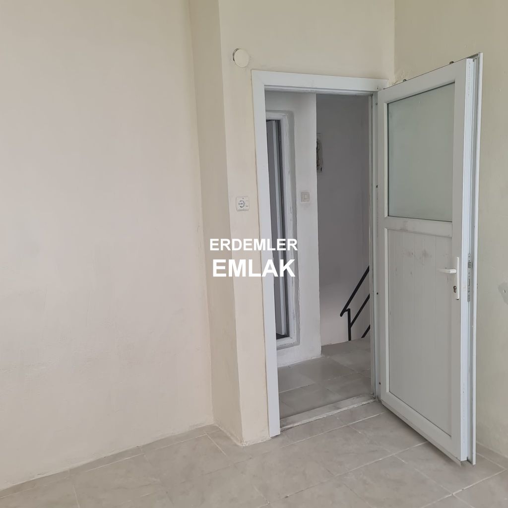 ERDEMLERDEN SARAYKENT 6 DA MUSTAKİL BAHÇELI 4 ODA 1 SALON DAİRE