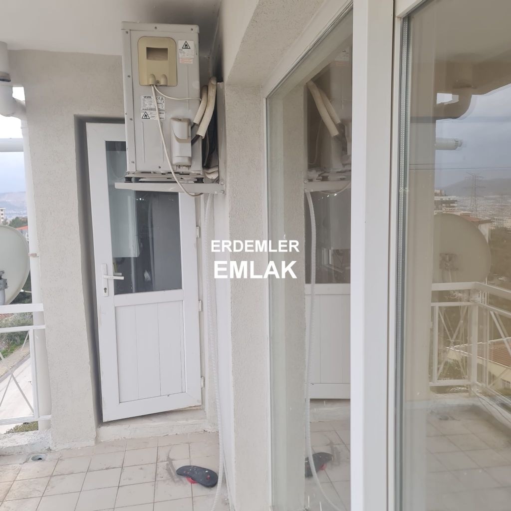 ERDEMLERDEN İZYUVADA 3+1 MAKRO SENTİRE YAKIN NECMİYE BİLGİN İLKÖGRETİM OKULUNUN ALTINDA