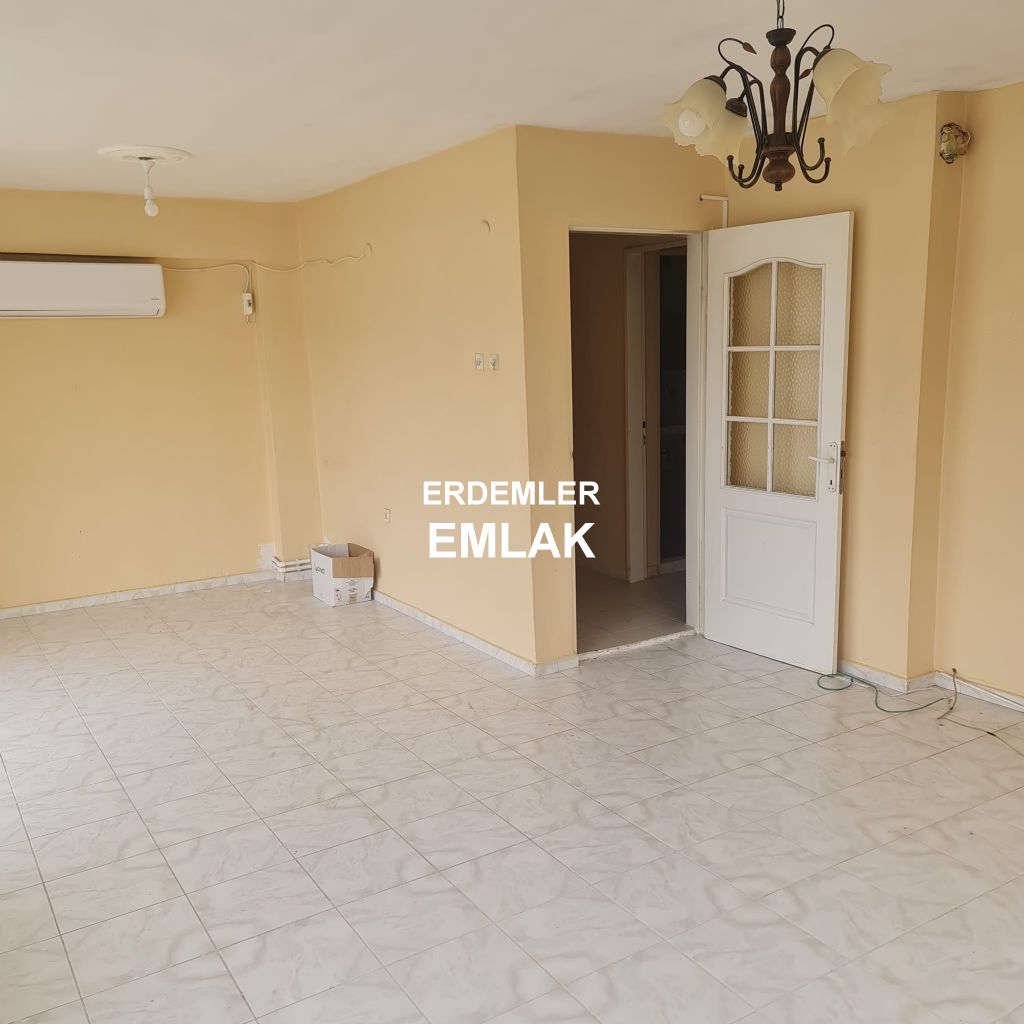 ERDEMLERDEN İZYUVADA 3+1 MAKRO SENTİRE YAKIN NECMİYE BİLGİN İLKÖGRETİM OKULUNUN ALTINDA