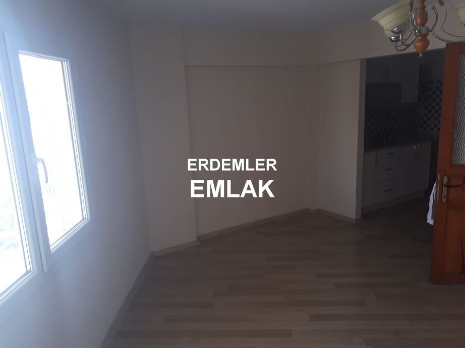 ERDEMLERDEN KARŞIYAKA ŞEMİKLERDE ORDU BULVARINDA ARA KAT DAİRE