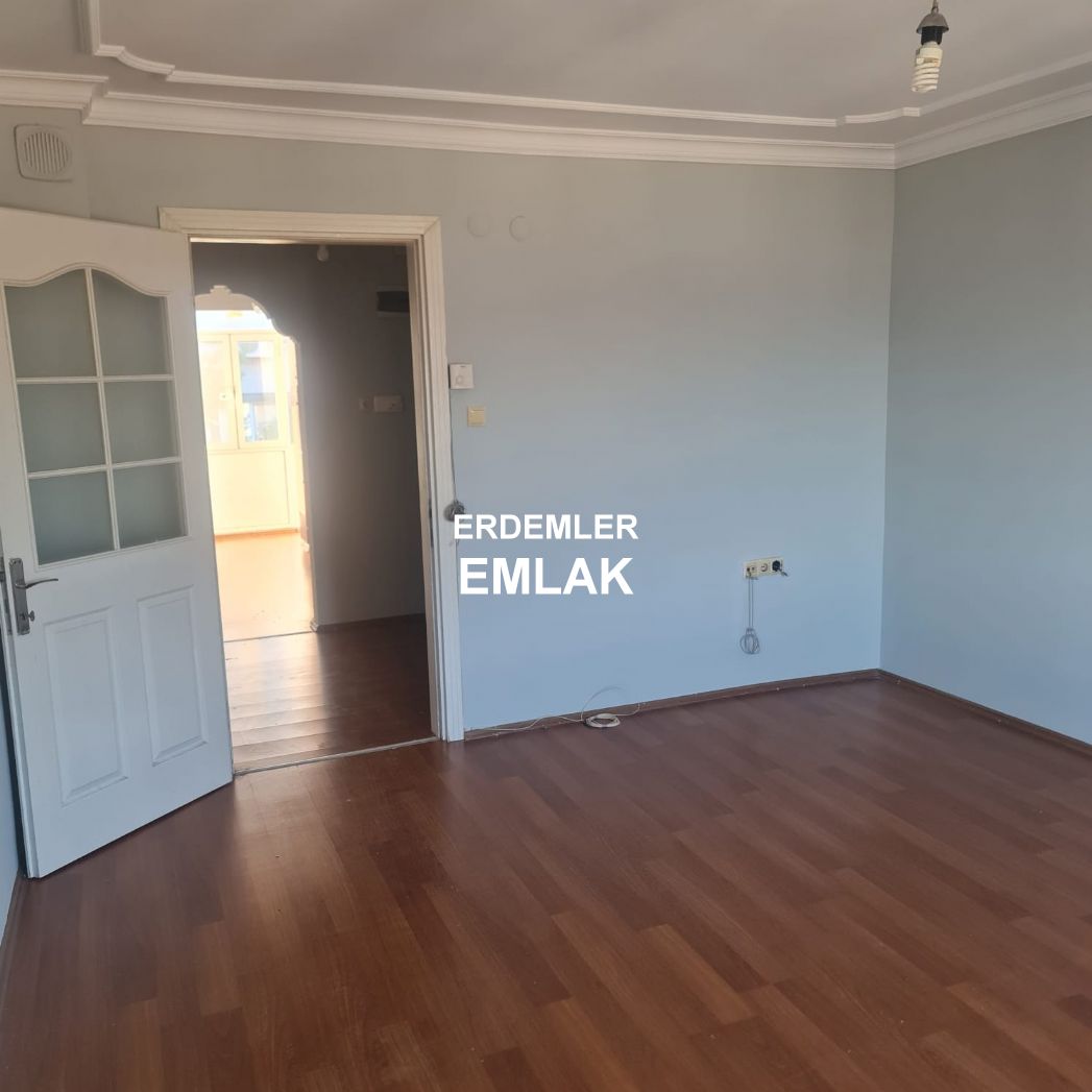 ERDEMLERDEN EVKA 3 DE SATILIK DAİRE MANZARALI BAKIMLI
