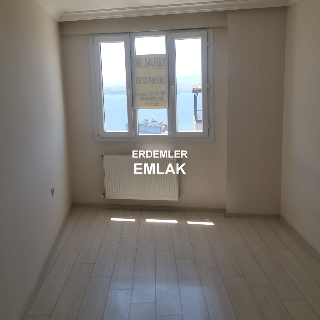 ERDEMLERDEN BAYRAKLI GÜMÜŞPALADA DENİZ MANZARLI ASNSÖRLÜ 2+1