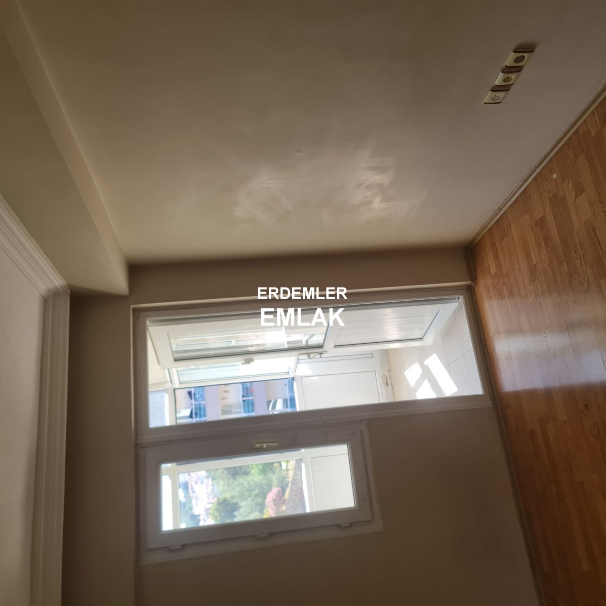 ERDEMLERDEN MACRO CENTERİN HEMEN YANINDA KAPICILI SITE İÇİNDE 3+1