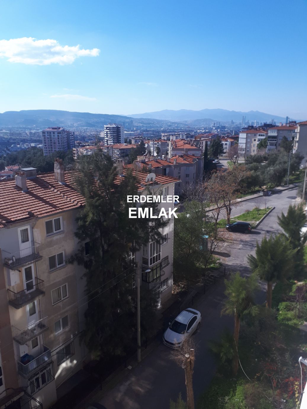 ERDEMLERDEN EVKA 3 MERKEZİNDE MANZARALI BAKIMLI PANJURLU DAİRE