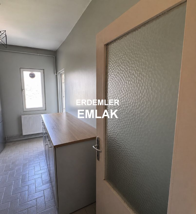 ERDEMLERDEN EVKA 3 ÜN MERKEZİNDE ARA KAT BAKIMLI MANZARALI