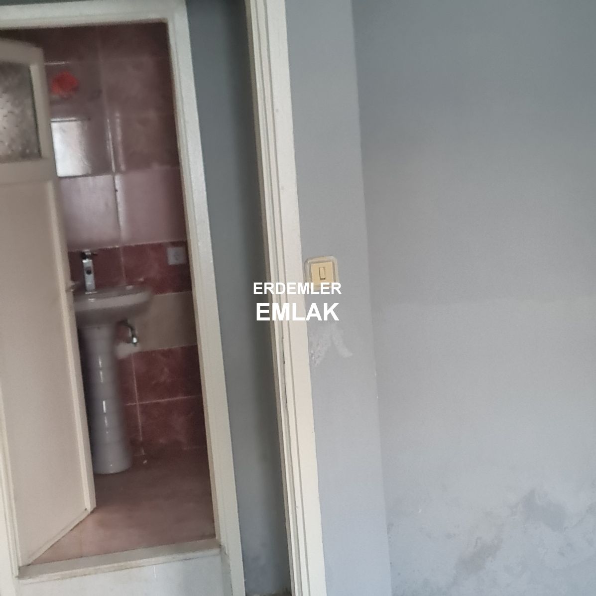 ERDEMLERDEN SARAYKENT 6 DA MUSTAKİL BAHÇELI 4 ODA 1 SALON DAİRE