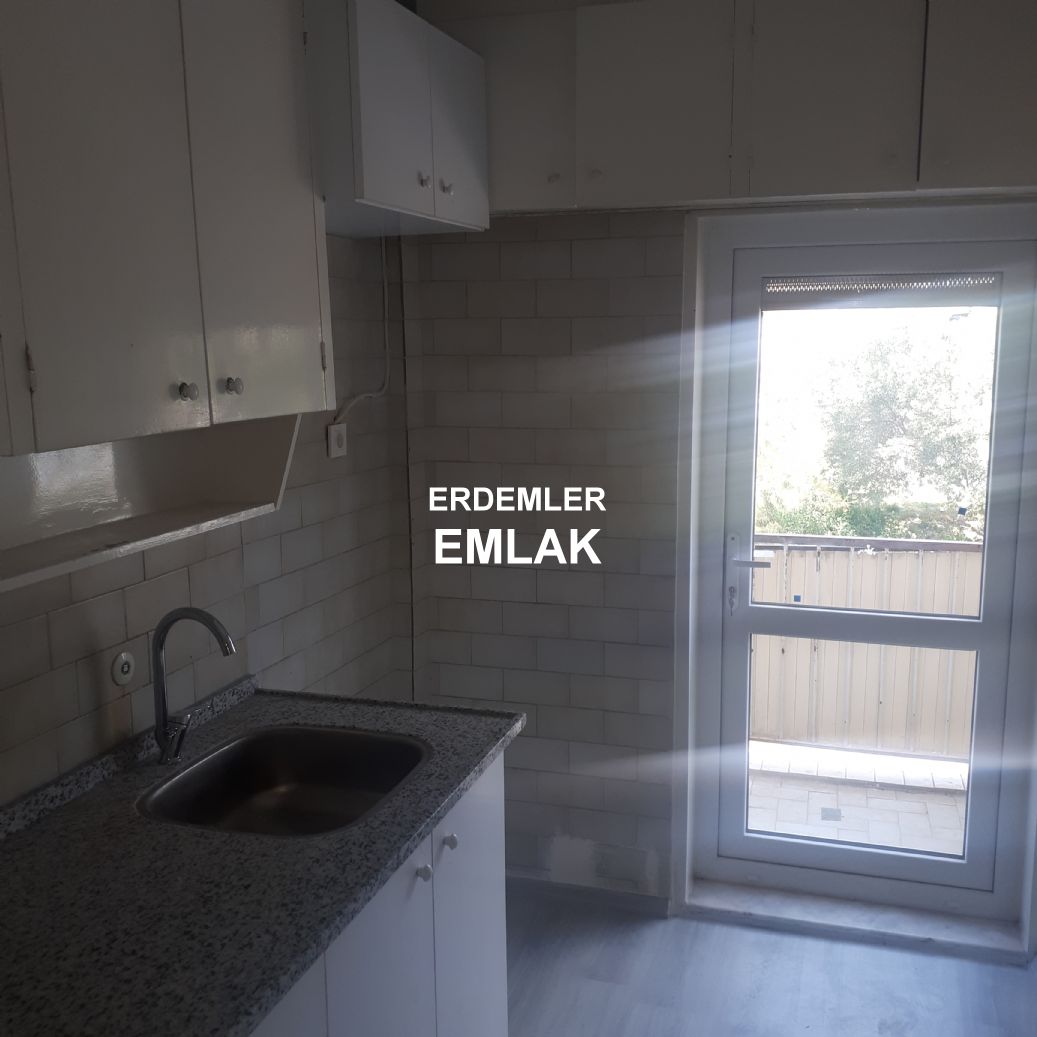 ERDEMLERDEN EVKA 3 MERKEZİNDE ARA KAT DOGALGAZLI BAKIMLIMANZARALI