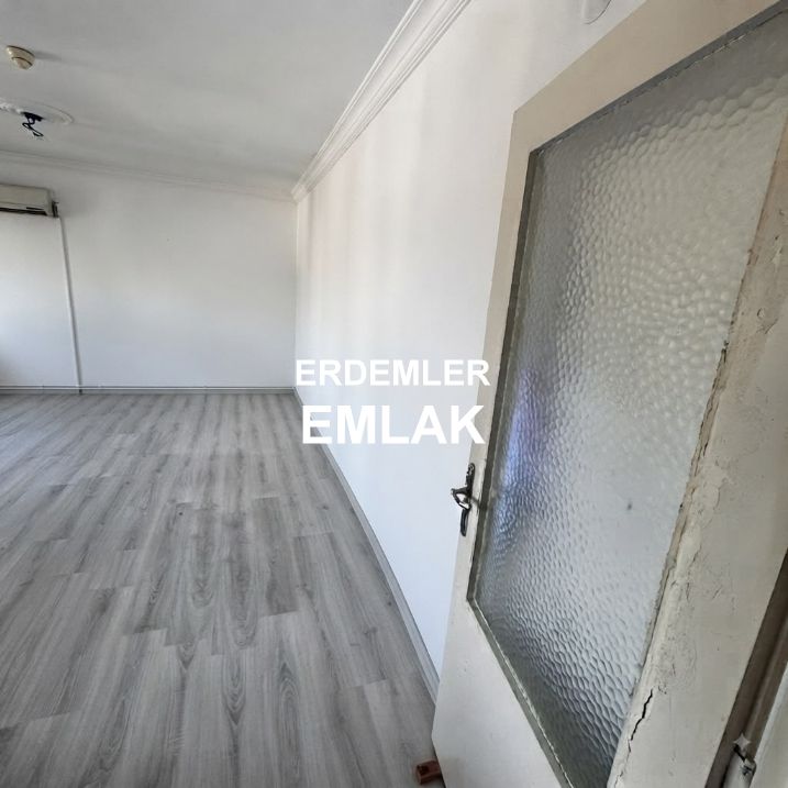 ERDEMLERDEN EVKA 3 ÜN MERKEZİNDE ARA KAT BAKIMLI MANZARALI