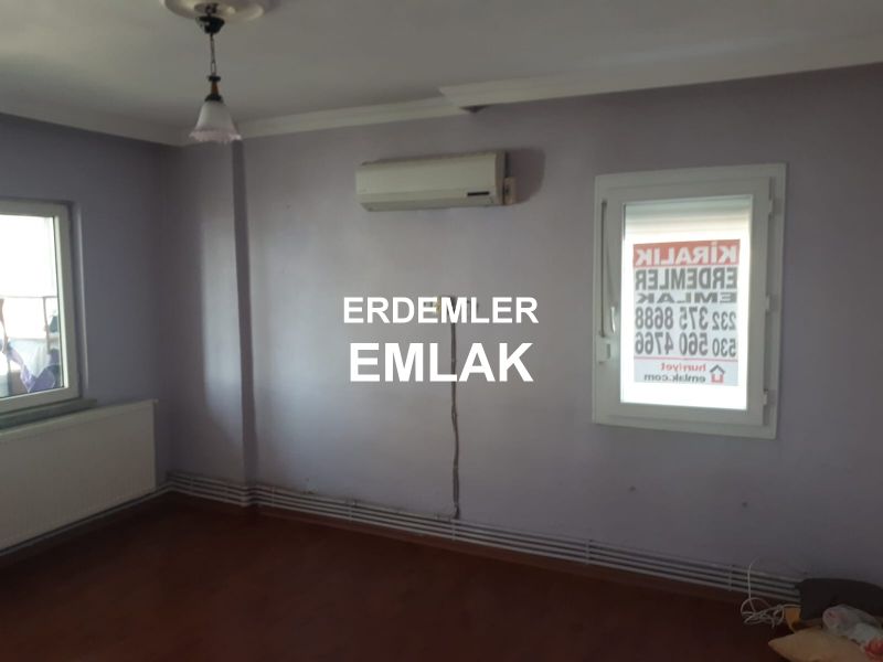 ERDEMLERDEN EVKS MERKEZİNDE ARA KAT BAKIMLI DOGALGAZLI MANZARALI 1+1
