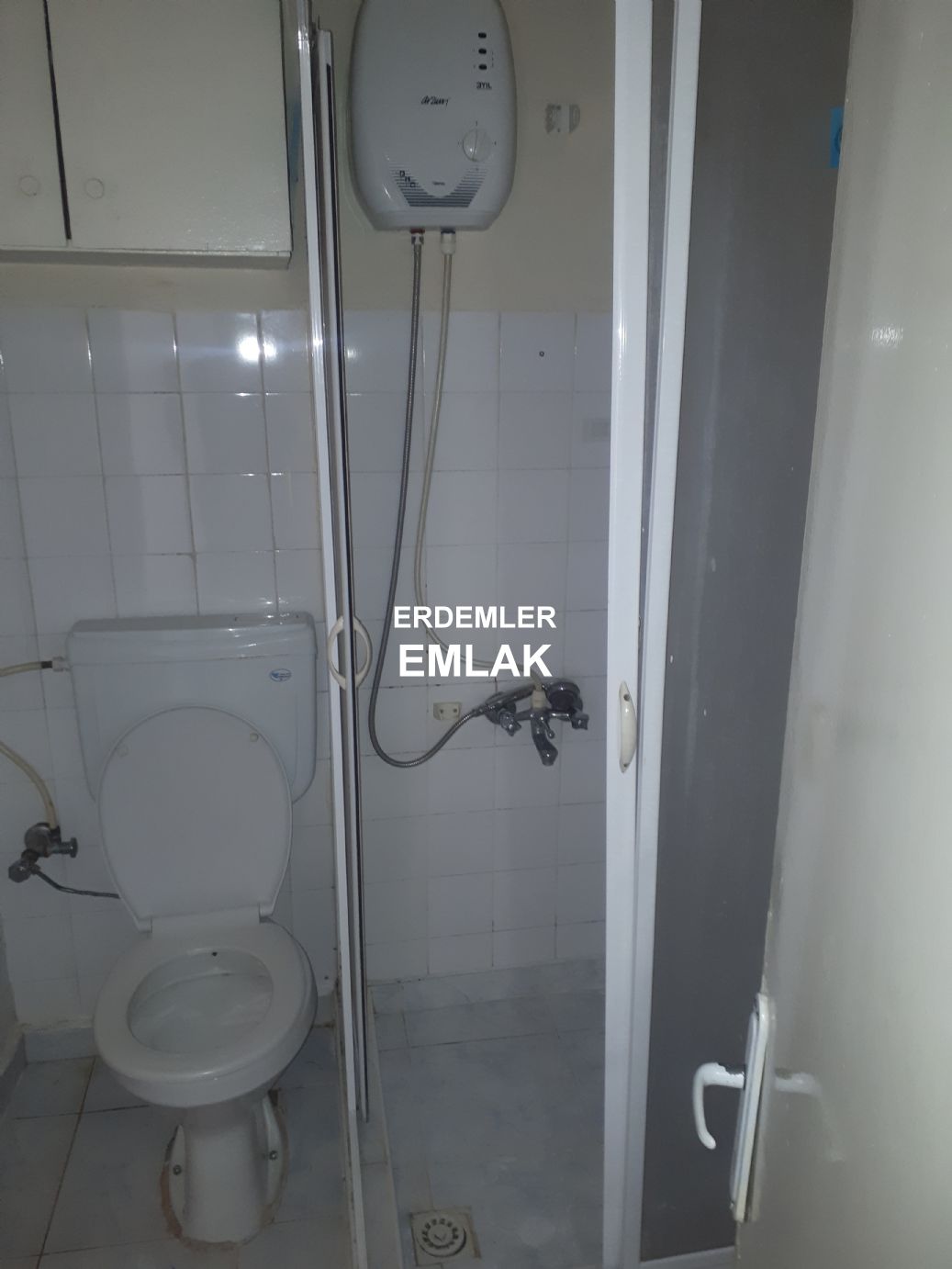 ERDEMLERDEN EVKA 3 MERKEZİNDE MANZARALI BAKIMLI PANJURLU DAİRE