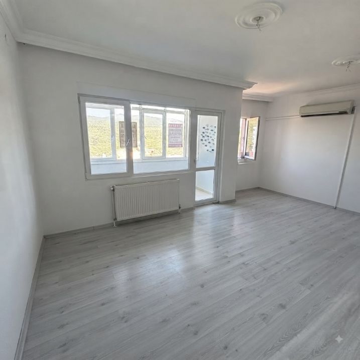ERDEMLERDEN EVKA 3 ÜN MERKEZİNDE ARA KAT BAKIMLI MANZARALI