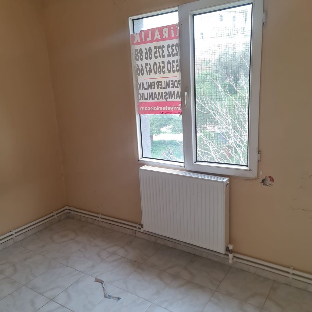 ERDEMLERDEN İZYUVADA 3+1 MAKRO SENTİRE YAKIN NECMİYE BİLGİN İLKÖGRETİM OKULUNUN ALTINDA