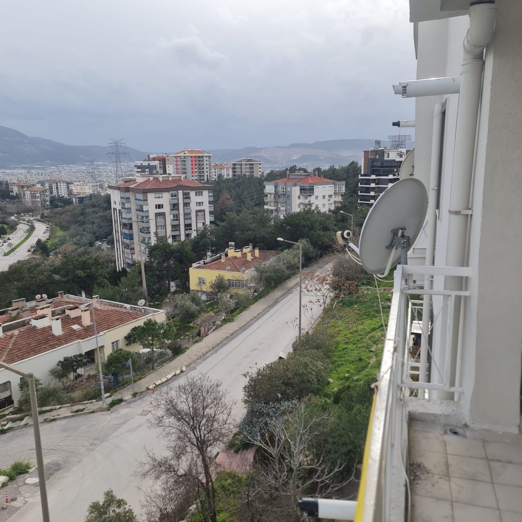 ERDEMLERDEN İZYUVADA 3+1 MAKRO SENTİRE YAKIN NECMİYE BİLGİN İLKÖGRETİM OKULUNUN ALTINDA