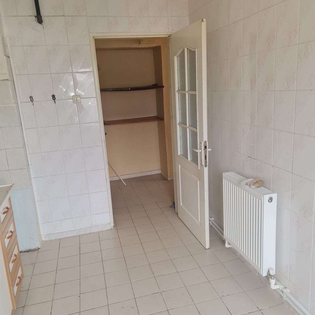 ERDEMLERDEN İZYUVADA 3+1 MAKRO SENTİRE YAKIN NECMİYE BİLGİN İLKÖGRETİM OKULUNUN ALTINDA